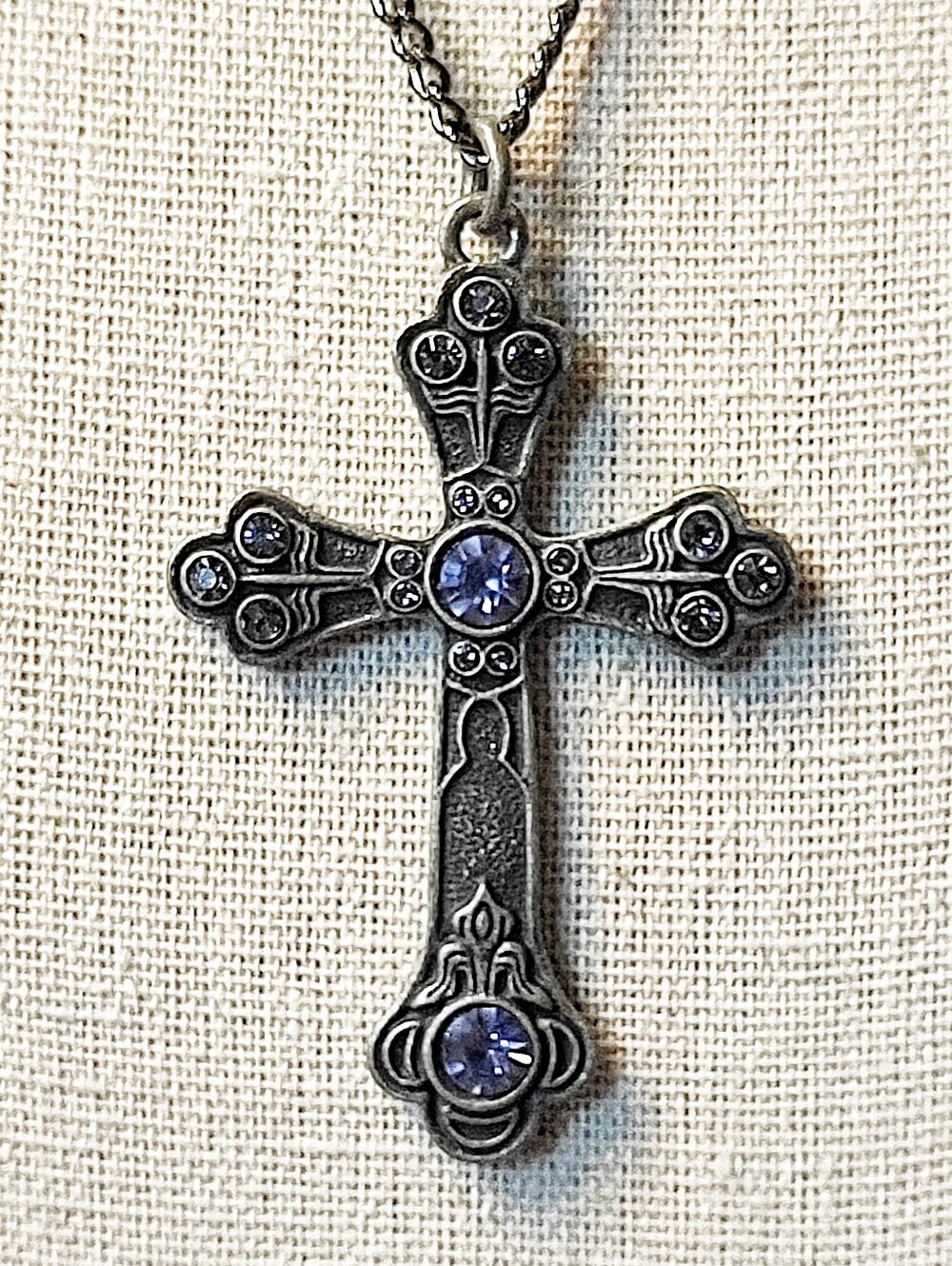 Blue Purple Tanzanite Color Silver Tone Rhinestone Cross Crucifix Necklace EUC